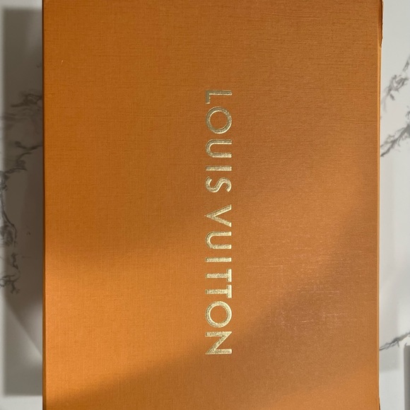 Authentic Louis Vuitton, used ounce. - Picture 6 of 10